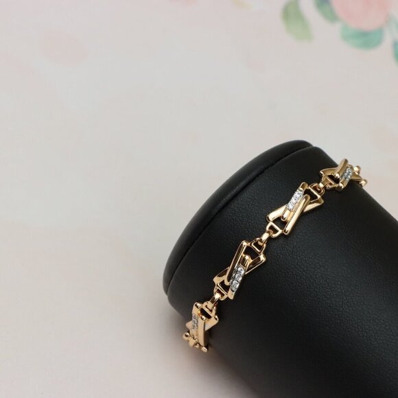 Elegant Rose Gold Plated Bracelet with Crystals and Adjustable Fit, XPBL0692 - Picture 6 of 11